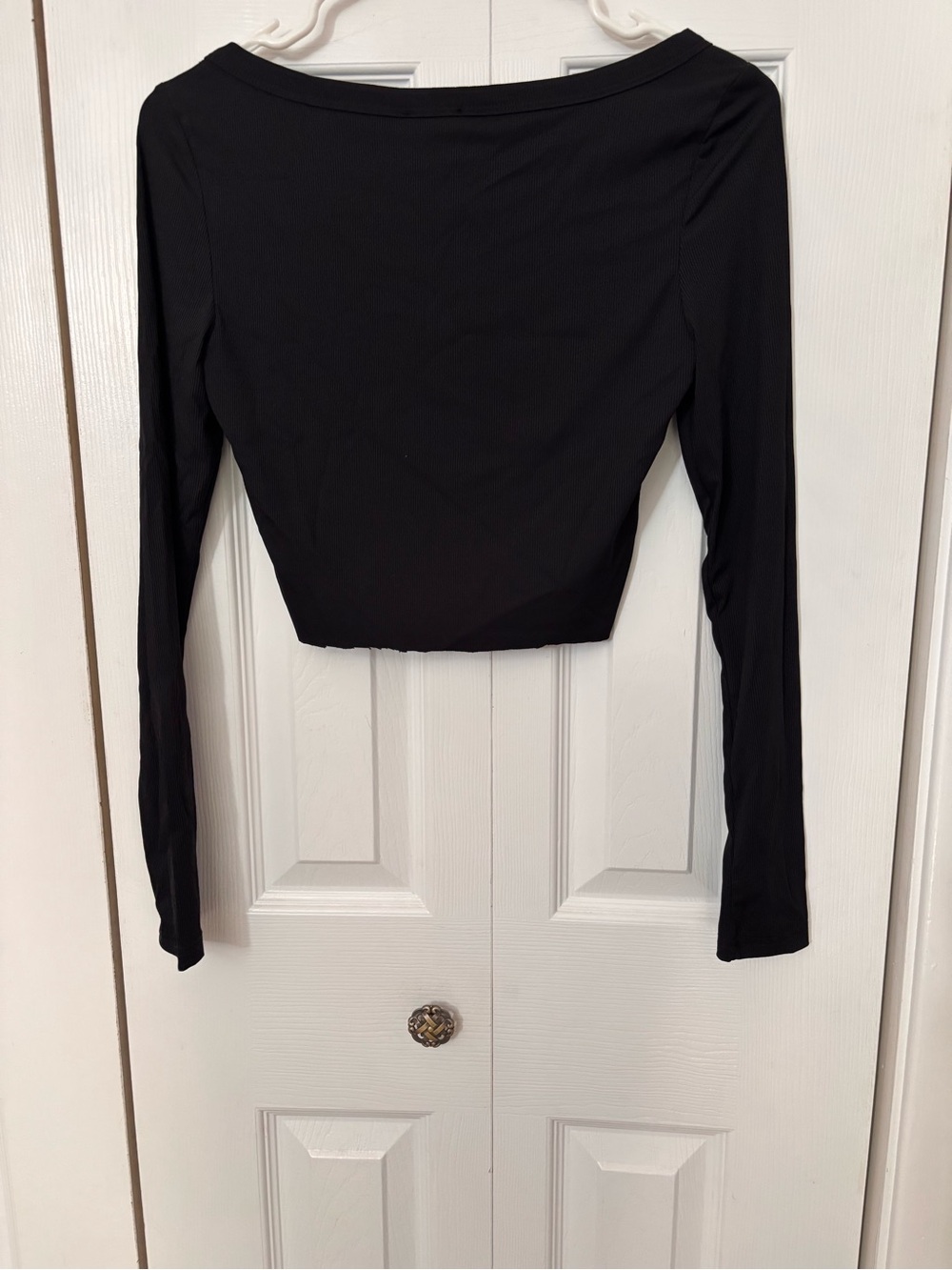Princess Polly Black Long-Sleeve Scoop Neck Crop Top - Picture 3 of 4